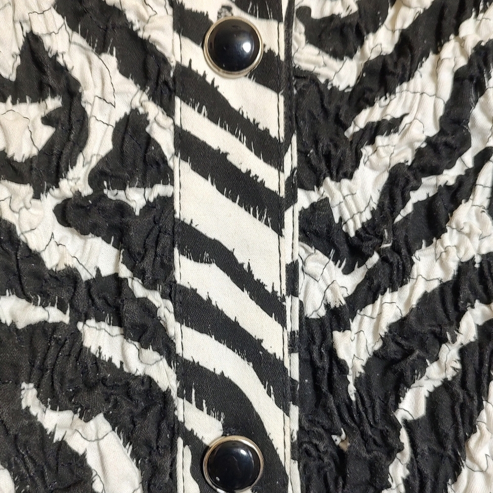 Zebra Print Wrinkled Rich Denim Jacket and Skirt Set By Gene Ewing For Bis Woman - Picture 4 of 15